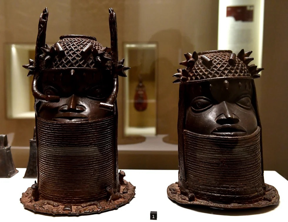 The Smithsonian Returns Benin Bronze to Nigeria – The First of Many Looted Treasures | The African Exponent.